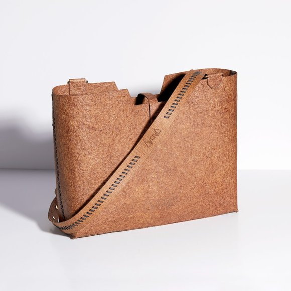 KIVU wide tote with Kariba wide two toned strap - Picture 2 of 3